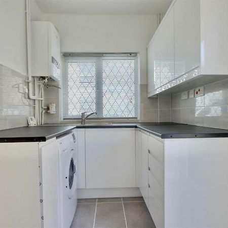 Improved Private House In Central Location Portsmouth Buitenkant foto