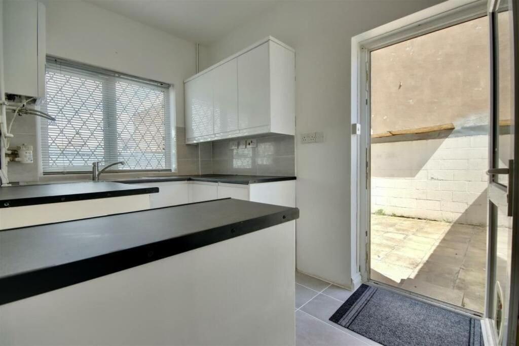 Improved Private House In Central Location Portsmouth Buitenkant foto