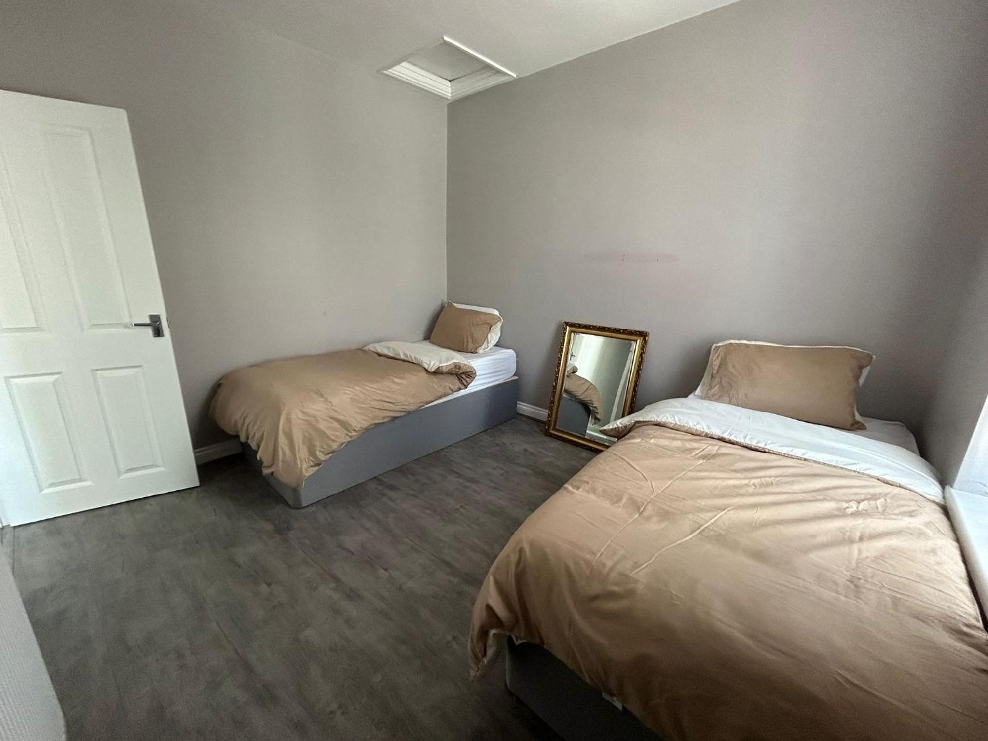 Improved Private House In Central Location Portsmouth Buitenkant foto